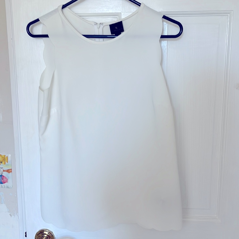 Worthington cream zip back shell top with scalloped arms and bottom small